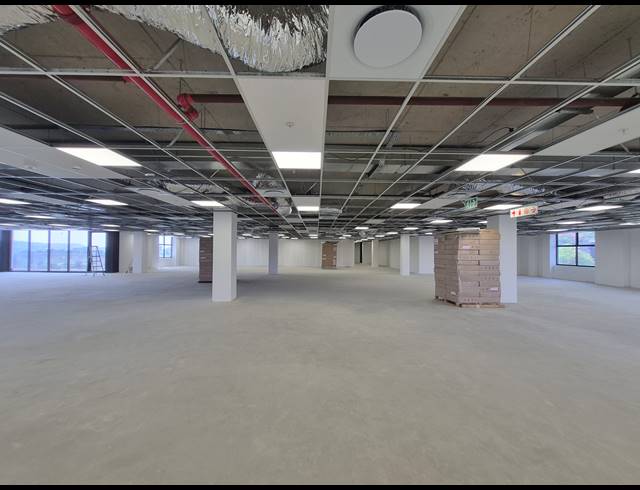 883M² OFFICE TO LET IN GLENADRIENNE